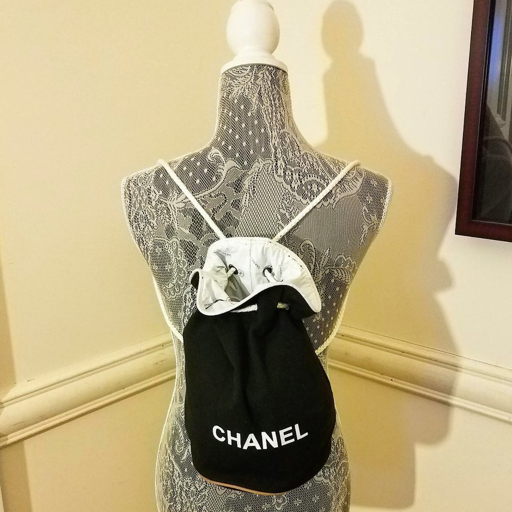 Authentic Chanel CC Beach Bucket Backpack/Tote Gift - Picture 3 of 9